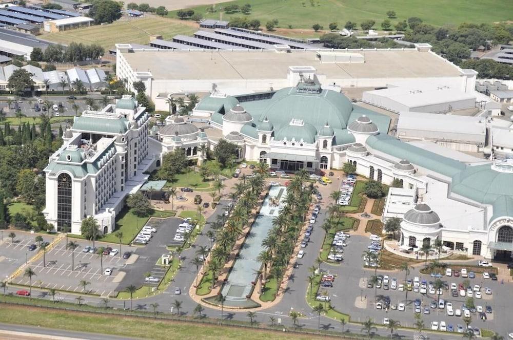 Peermont Metcourt Suites At Emperors Palace Kempton Park Ngoại thất bức ảnh
