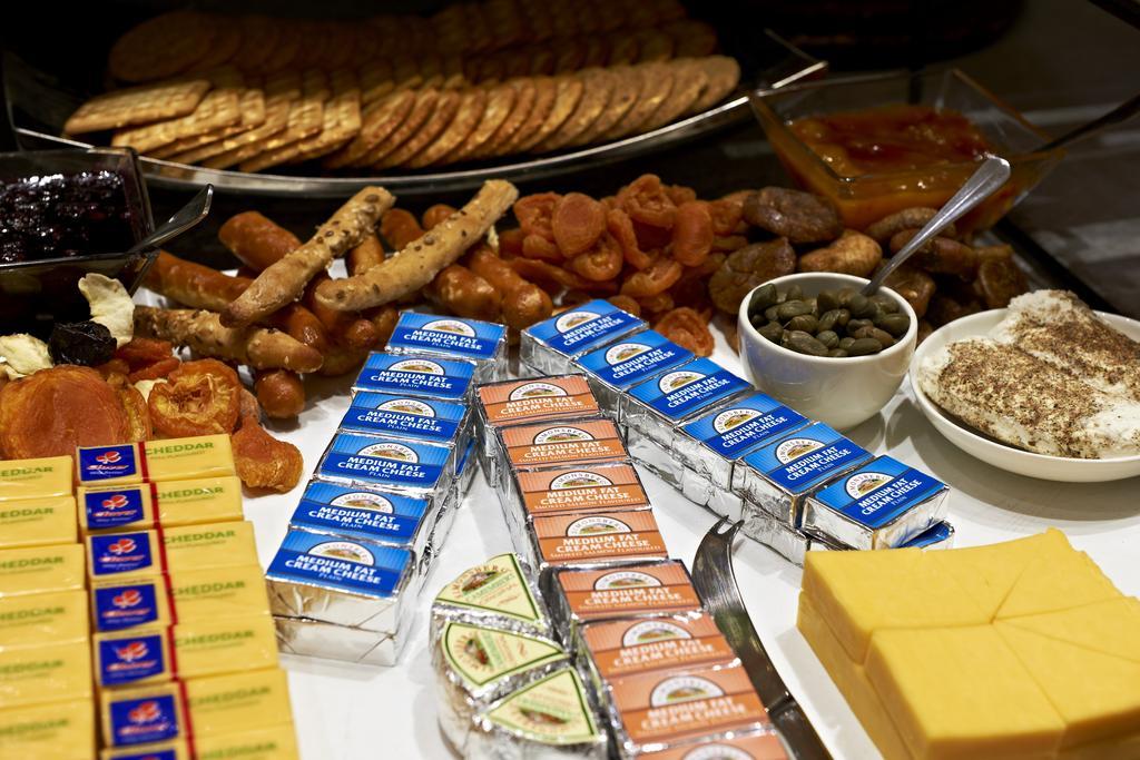 Peermont Metcourt Suites At Emperors Palace Kempton Park Ngoại thất bức ảnh